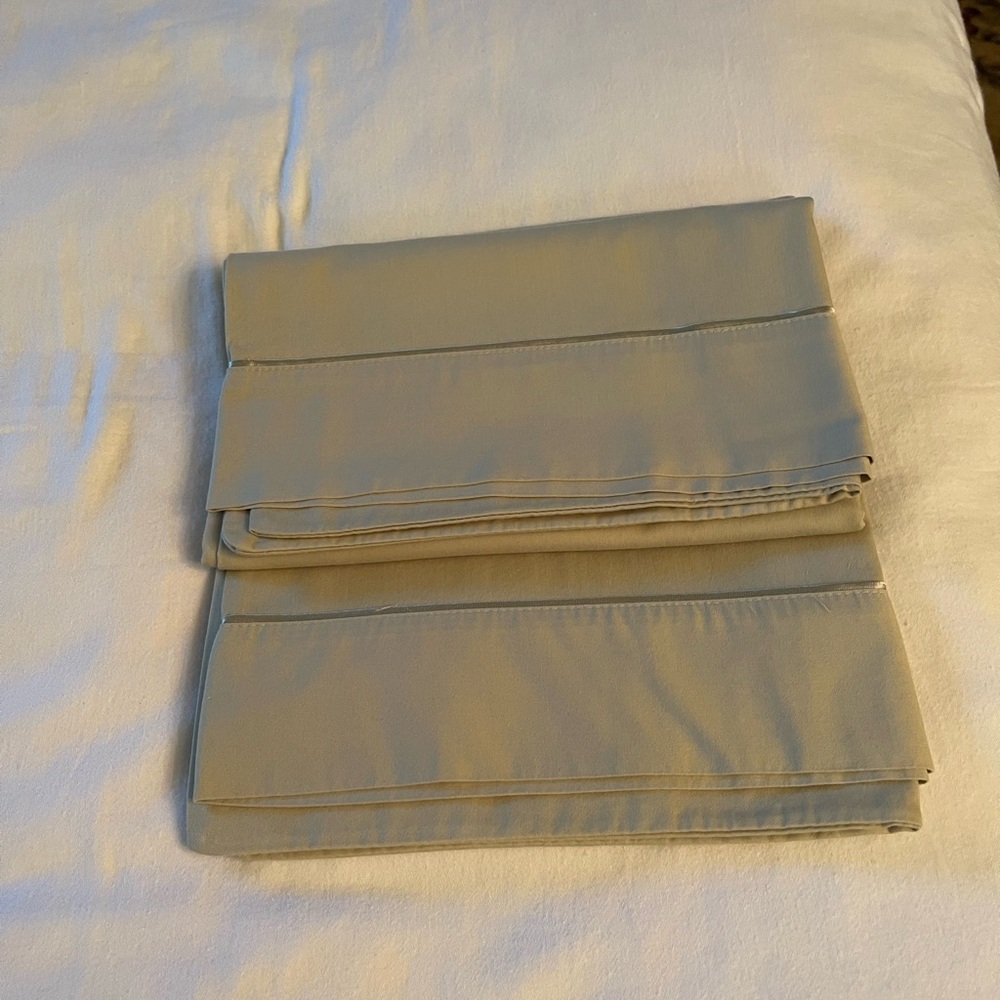 Sage color Split King Sheet Set - Picture 6 of 8